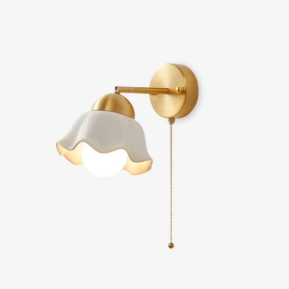 Long-Lasting Vena Brass Wall Lamp Practical