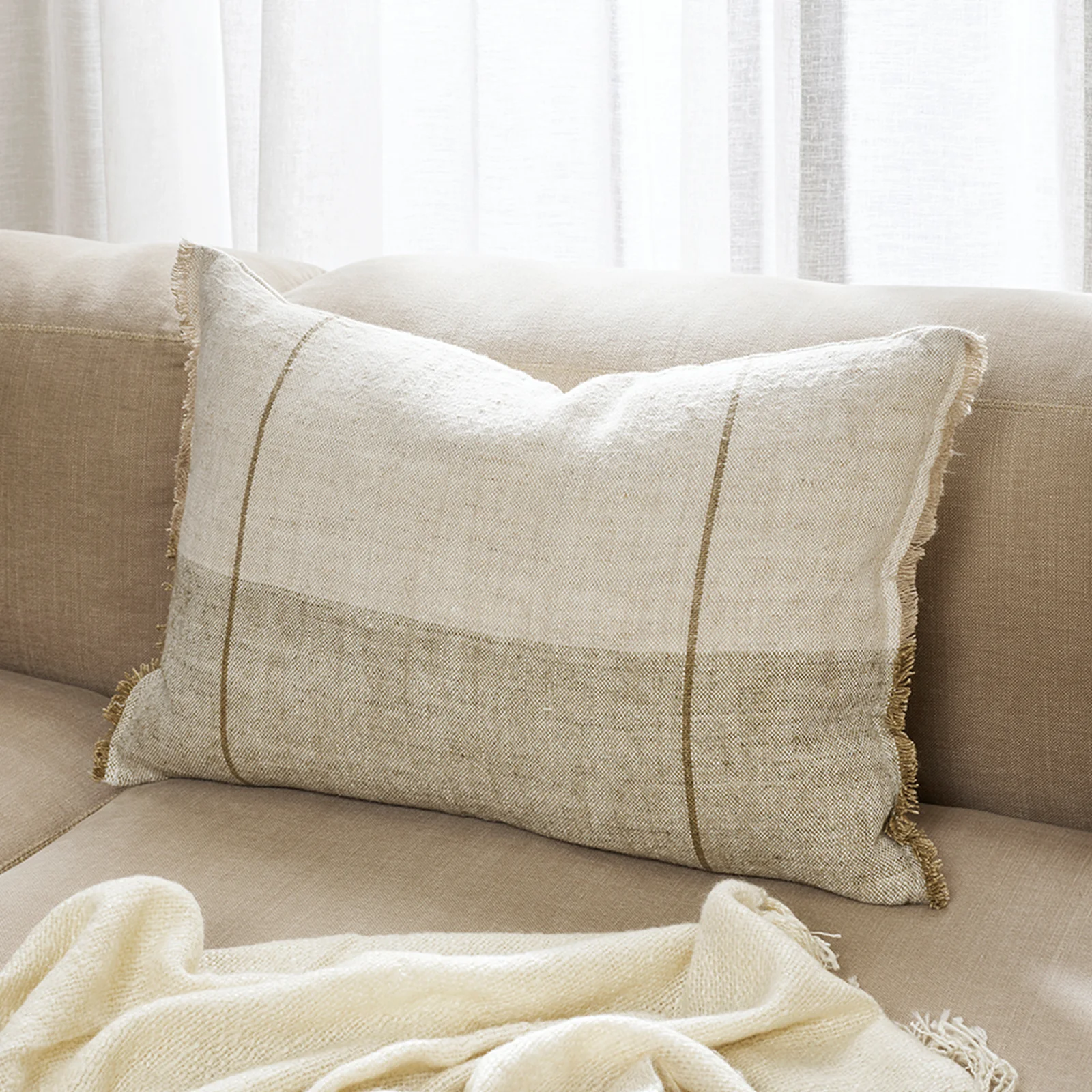 High-End Oliver Lumbar Cushion Sand 40 x 60cm Long-Lasting