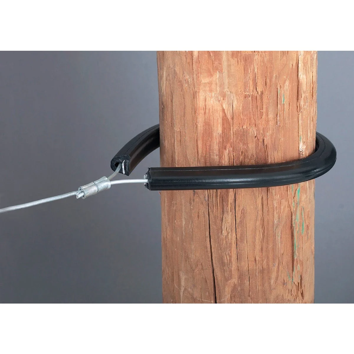 Minimalist Dare Wrap Around Black Polyethylene Steel Insert Electric Fence Insulator 10-Pack Natural