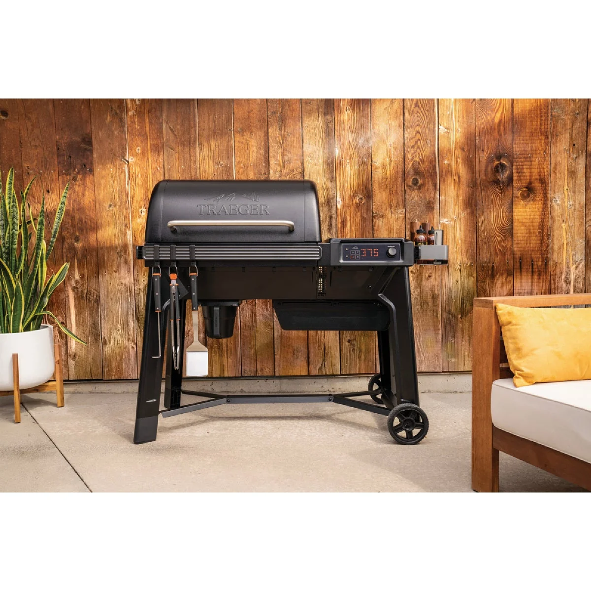 Minimalist Traeger WiFire Pellet Grill Elite