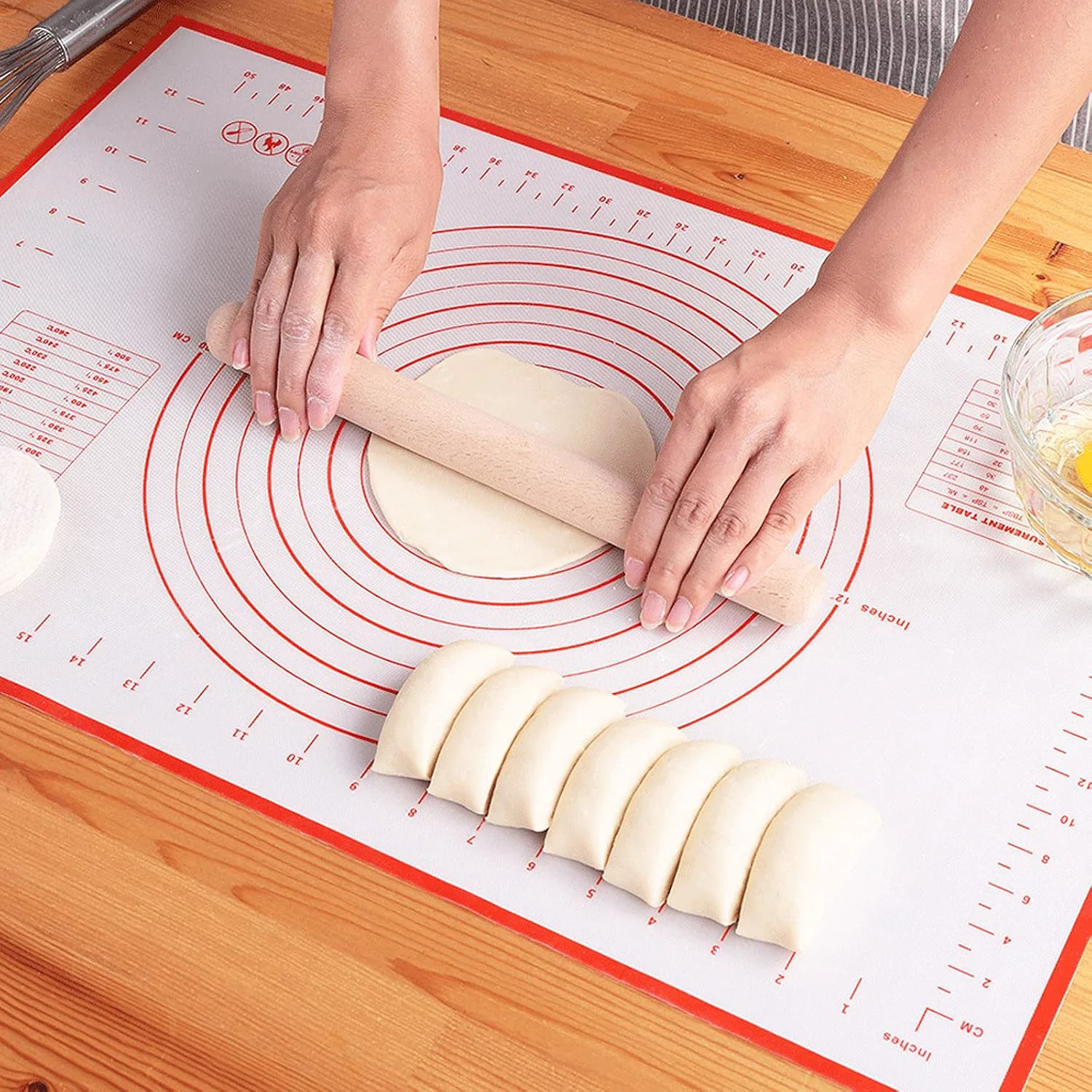 Classic Silicone Baking Mat，Non Stick Rolling Dough with Measurements for Pie Pizza Cookies Fondant Making，Extra Thick Non Slip Silicone Pastry Mat Red L-16 ×24 Authentic